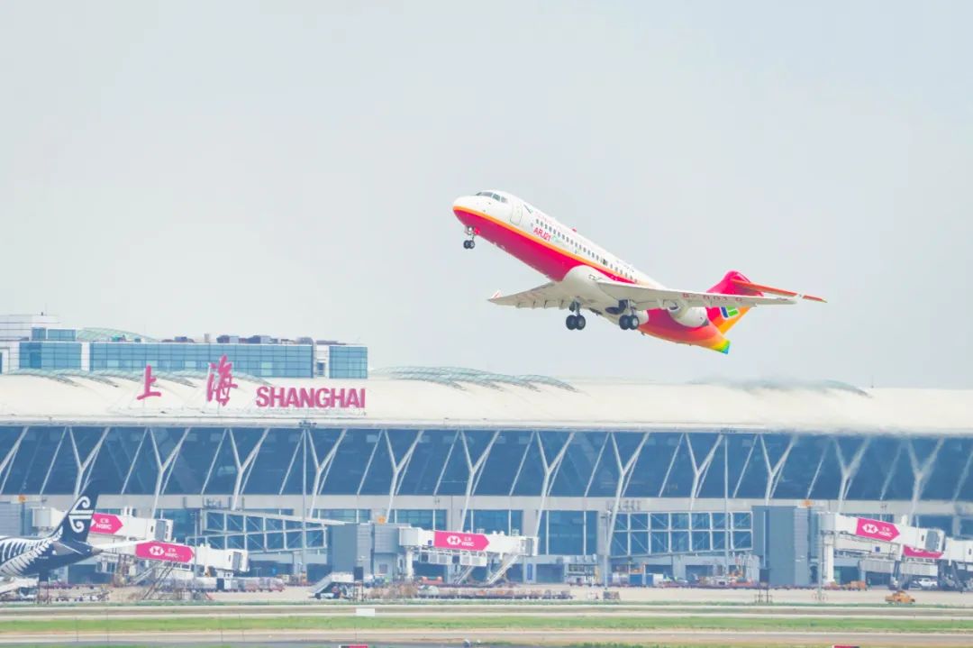 國(guó)產(chǎn)商用飛機(jī)完成首次加注可持續(xù)航空燃料(SAF)演示飛行(圖1) 國(guó)產(chǎn)商用飛機(jī)完成首次加注可持續(xù)航空燃料(SAF)演示飛行(圖1)